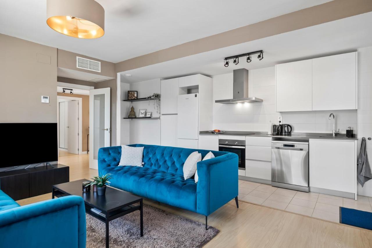 Luxury New Apartment City Center Estepona - Private Parking エクステリア 写真