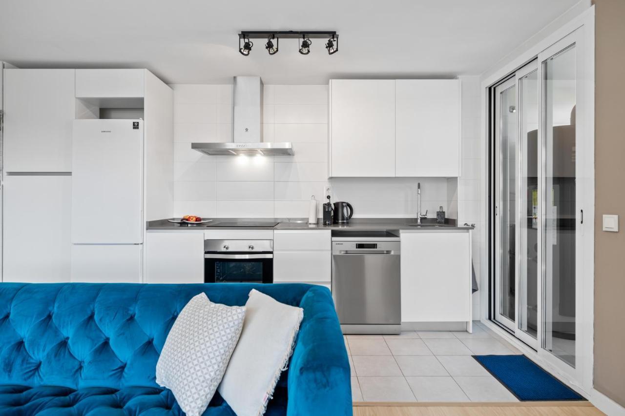 Luxury New Apartment City Center Estepona - Private Parking エクステリア 写真