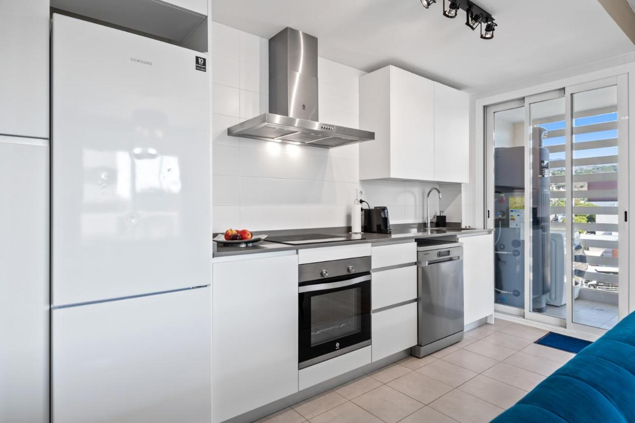 Luxury New Apartment City Center Estepona - Private Parking エクステリア 写真