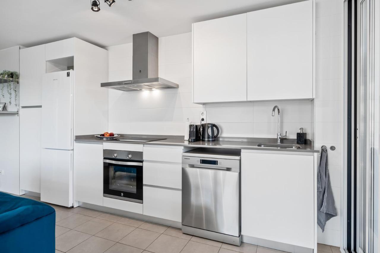 Luxury New Apartment City Center Estepona - Private Parking エクステリア 写真