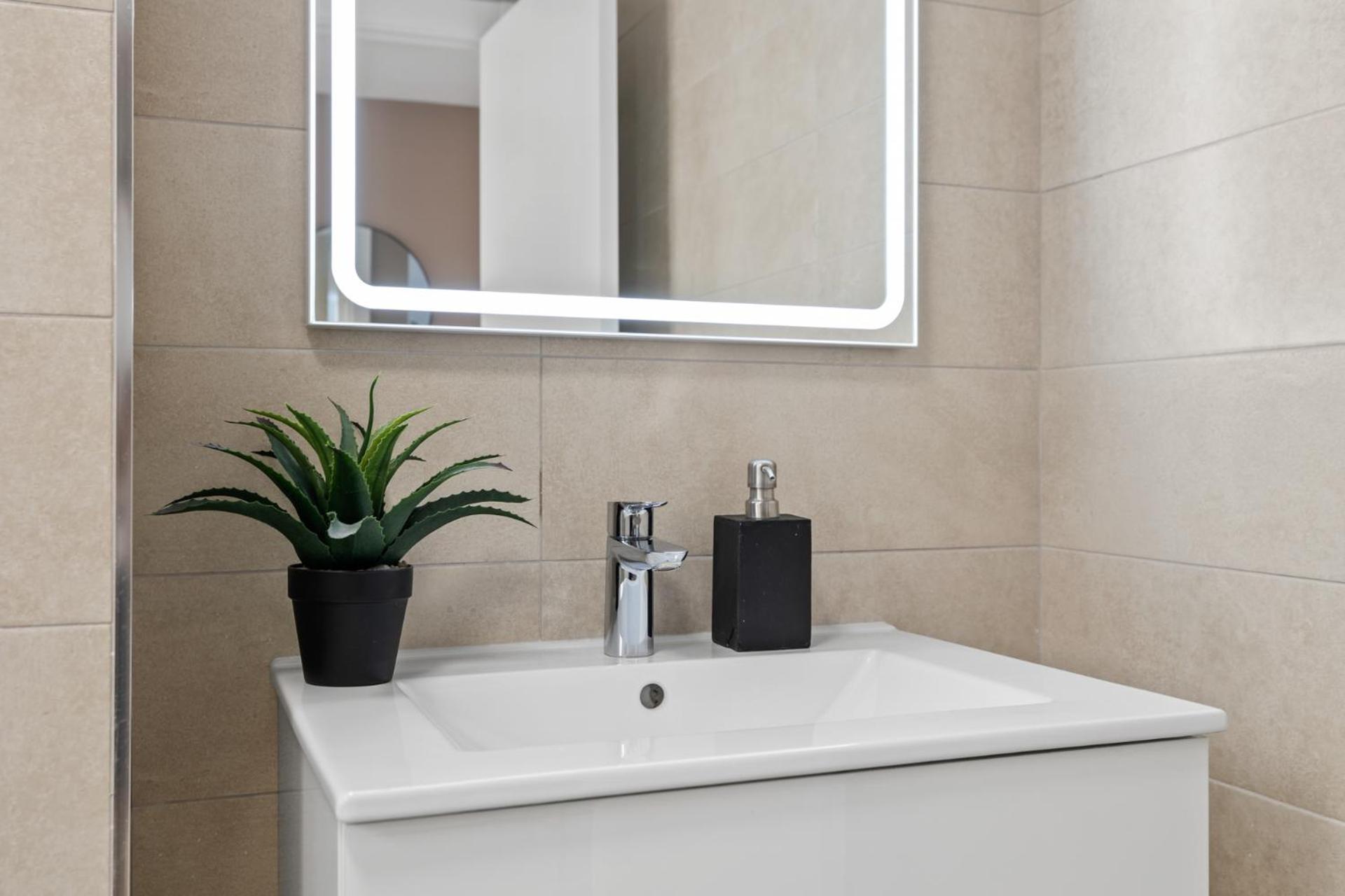 Luxury New Apartment City Center Estepona - Private Parking エクステリア 写真