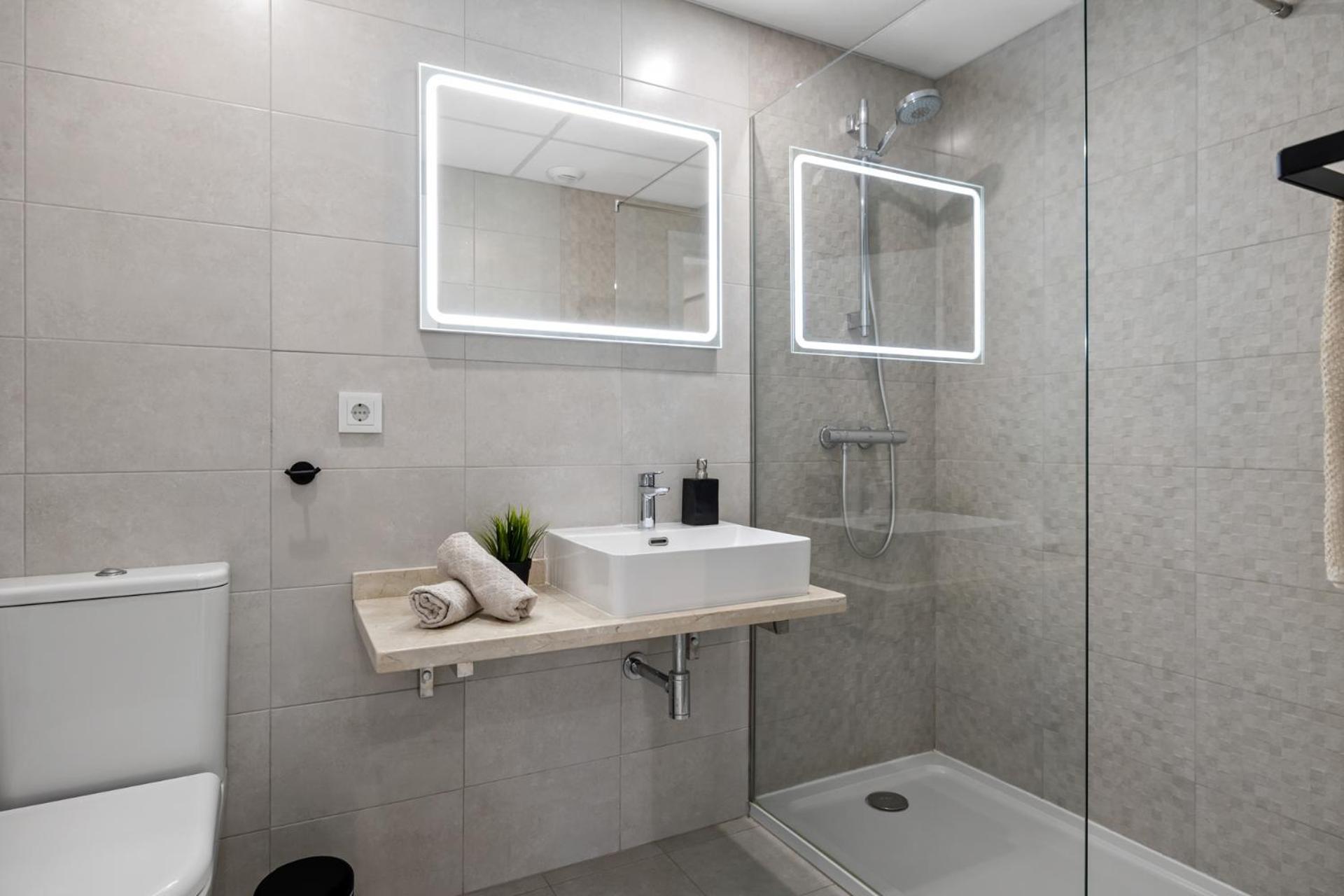 Luxury New Apartment City Center Estepona - Private Parking エクステリア 写真